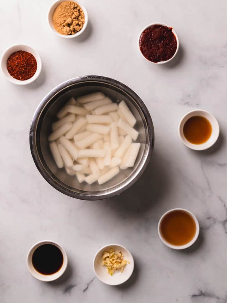 Easy Cheese Tteokbokki (Korean Rice Cake Recipe)